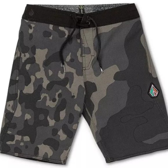 Volcom Other - Volcom Camo Board Shorts size 5 boys